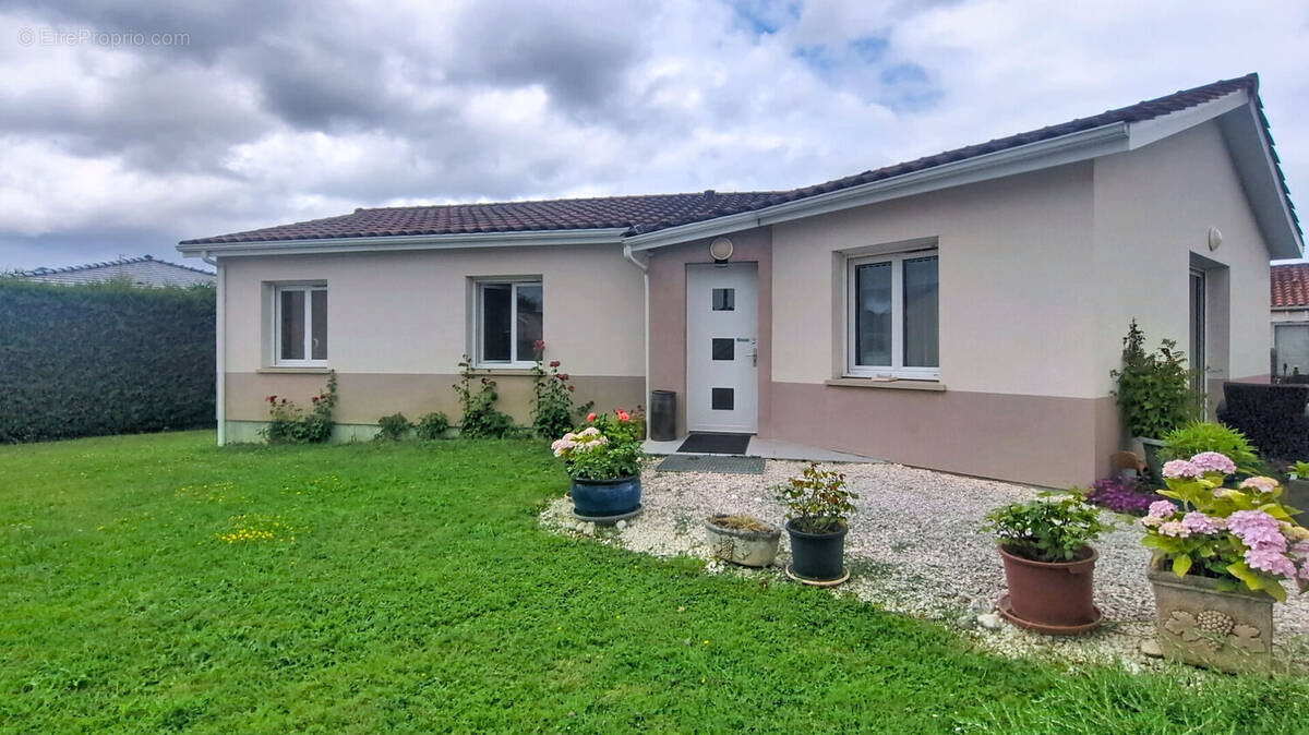 Maison à POMPIGNAC