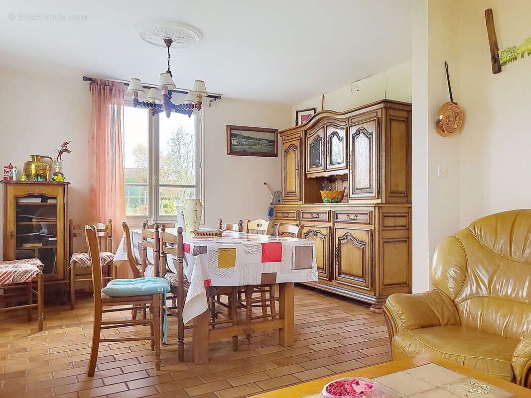 Maison à MONTCHATON