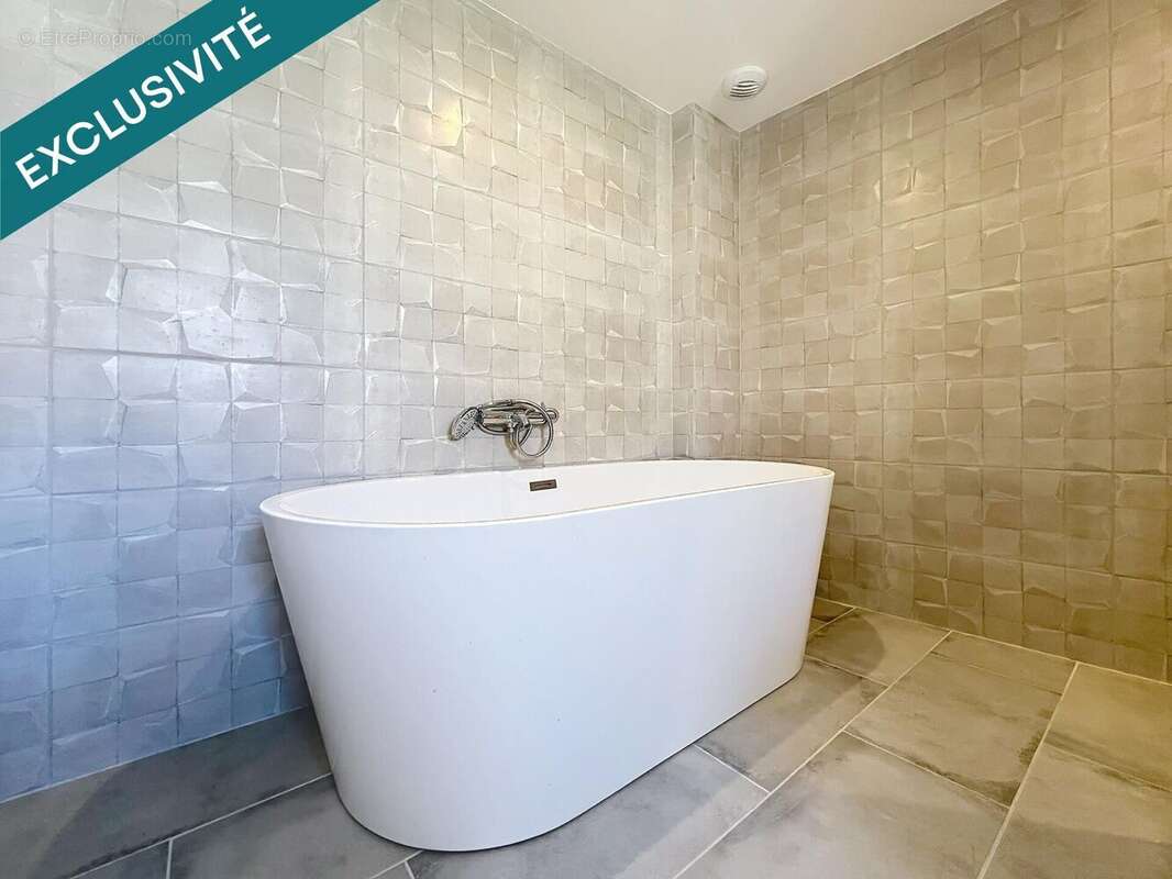 Maison 305 m² à Montrevel  - photo 8