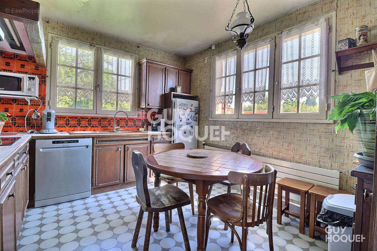 Maison à SAINTE-GENEVIEVE-DES-BOIS