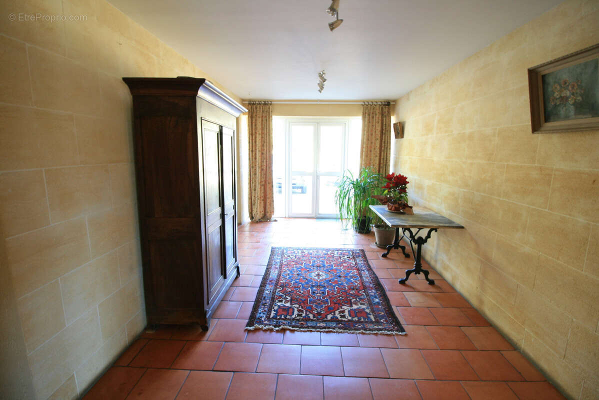  Maison en pierre six chambres deux bureaux - photo 8