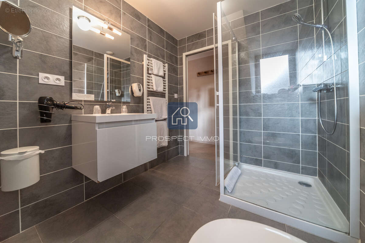 2 hôtels et restaurants, 24 chambres et parking - photo 7