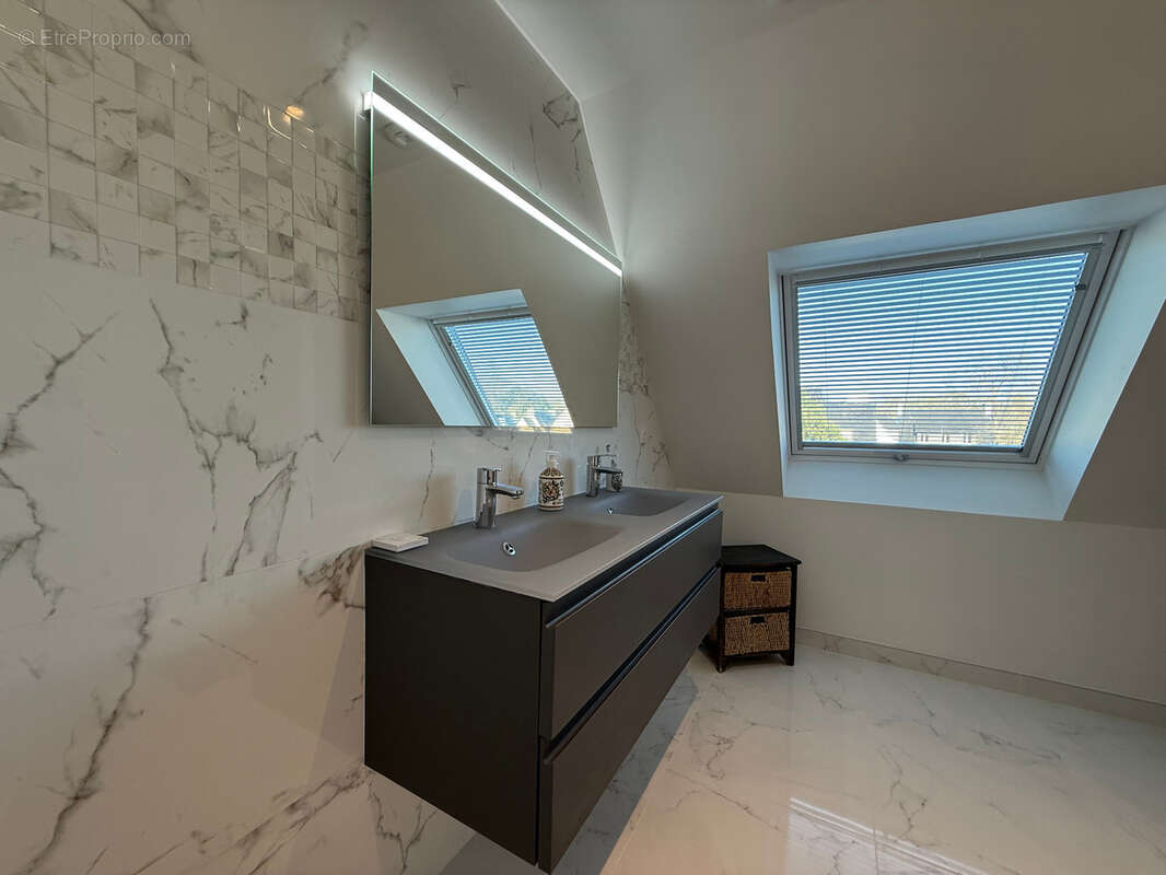 BEGMEIL (29) – Maison familiale rénovée avec prestations modernes, 5 chambres et terrasse plein sud à 700 m de la plage - photo 17