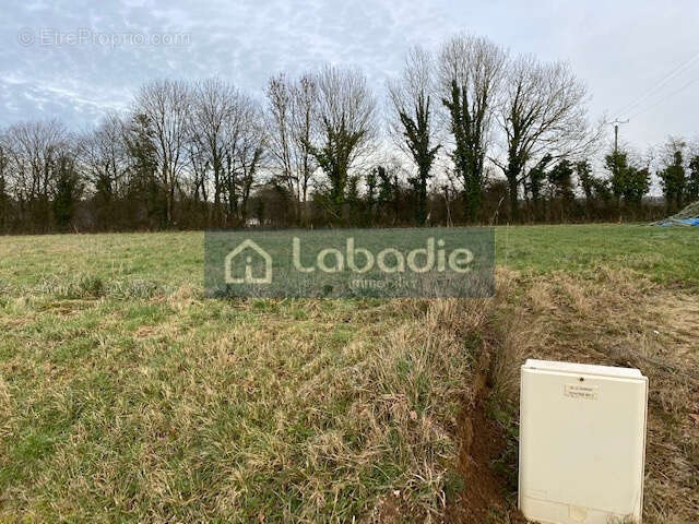 Terrain à bâtir de 865m2 viabilisé et fibré - photo 2