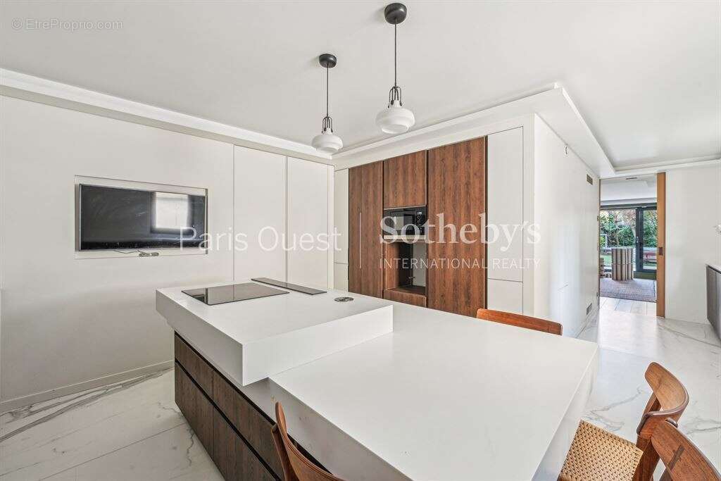 Appartement à NEUILLY-SUR-SEINE