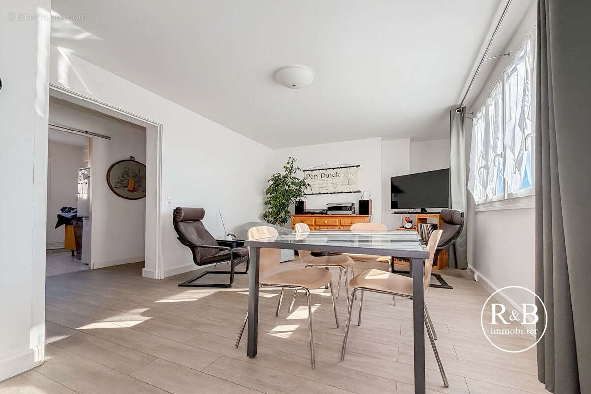 Appartement à LES CLAYES-SOUS-BOIS