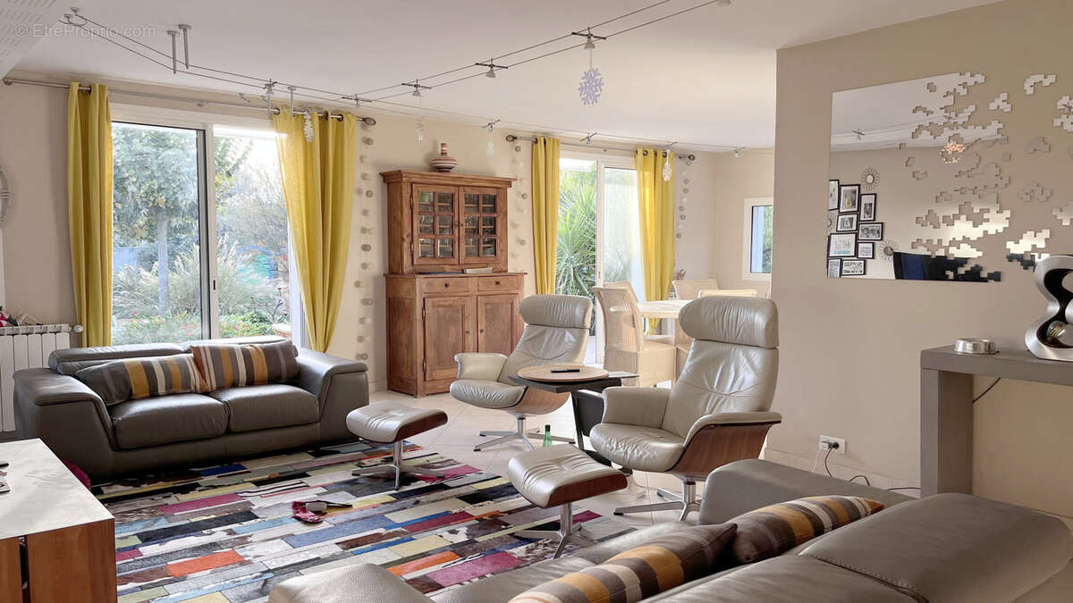 Maison à JONQUIERES-SAINT-VINCENT