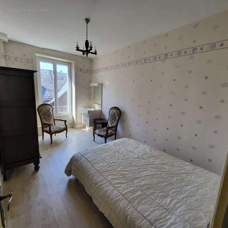 Appartement à RIOM-ES-MONTAGNES