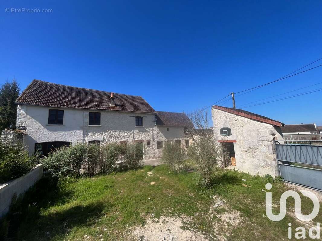 Maison 180 m² à Champlay  - photo 3