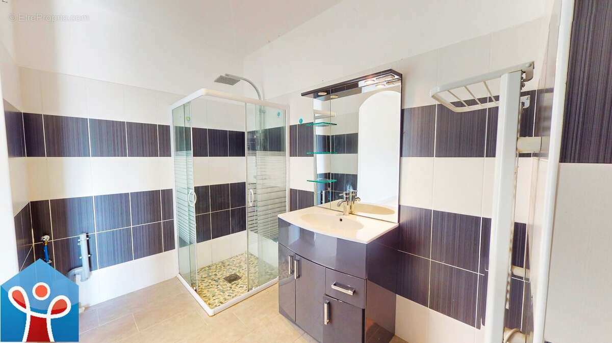 Commerce à LIGNAN-SUR-ORB