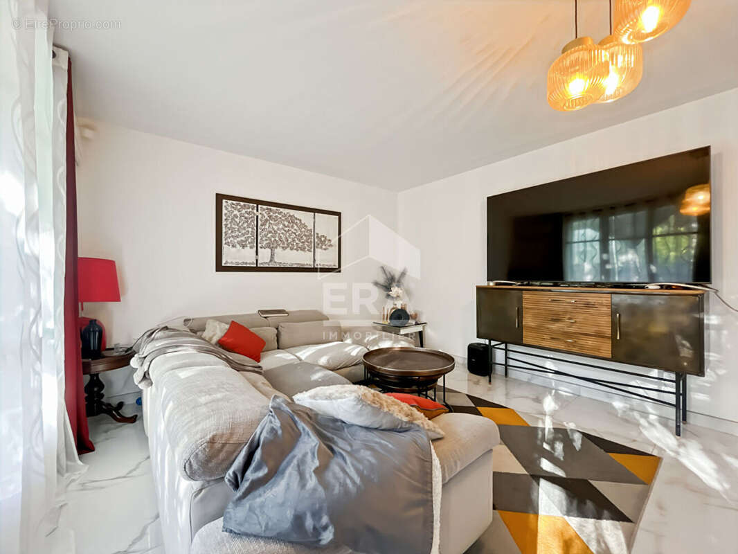 Appartement à MARSEILLE-4E