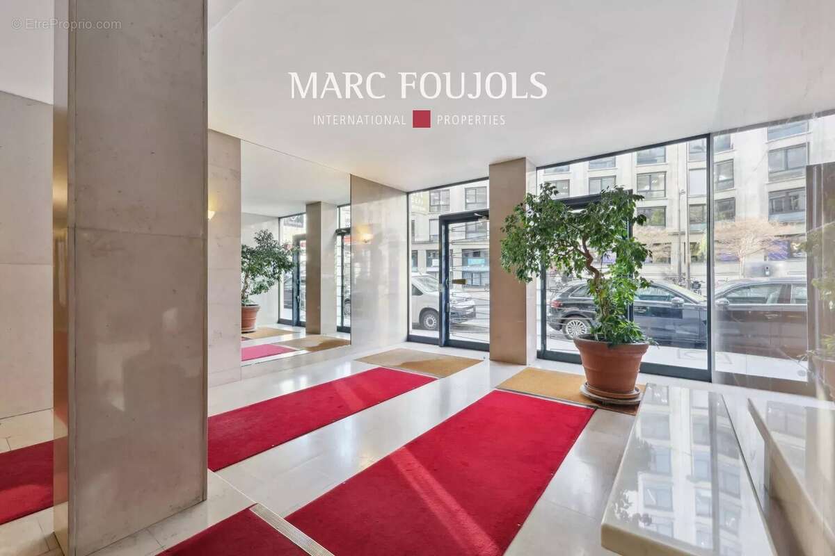 Appartement à PARIS-16E