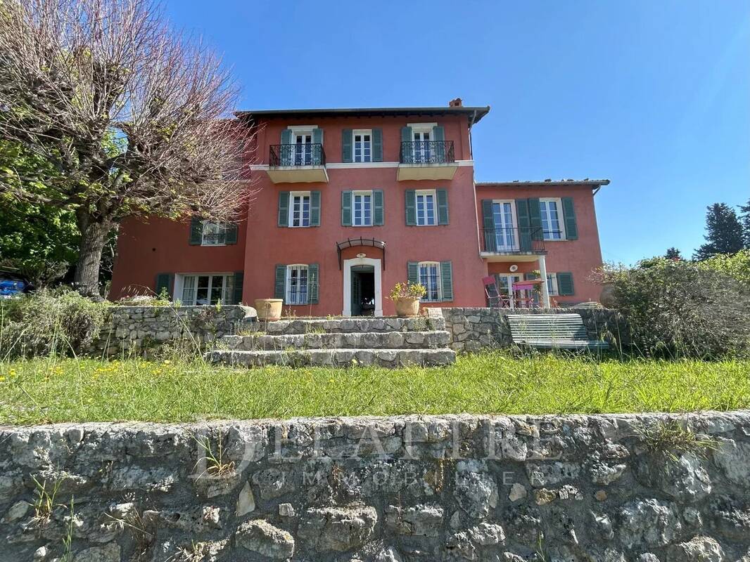 Maison à CHATEAUNEUF-GRASSE