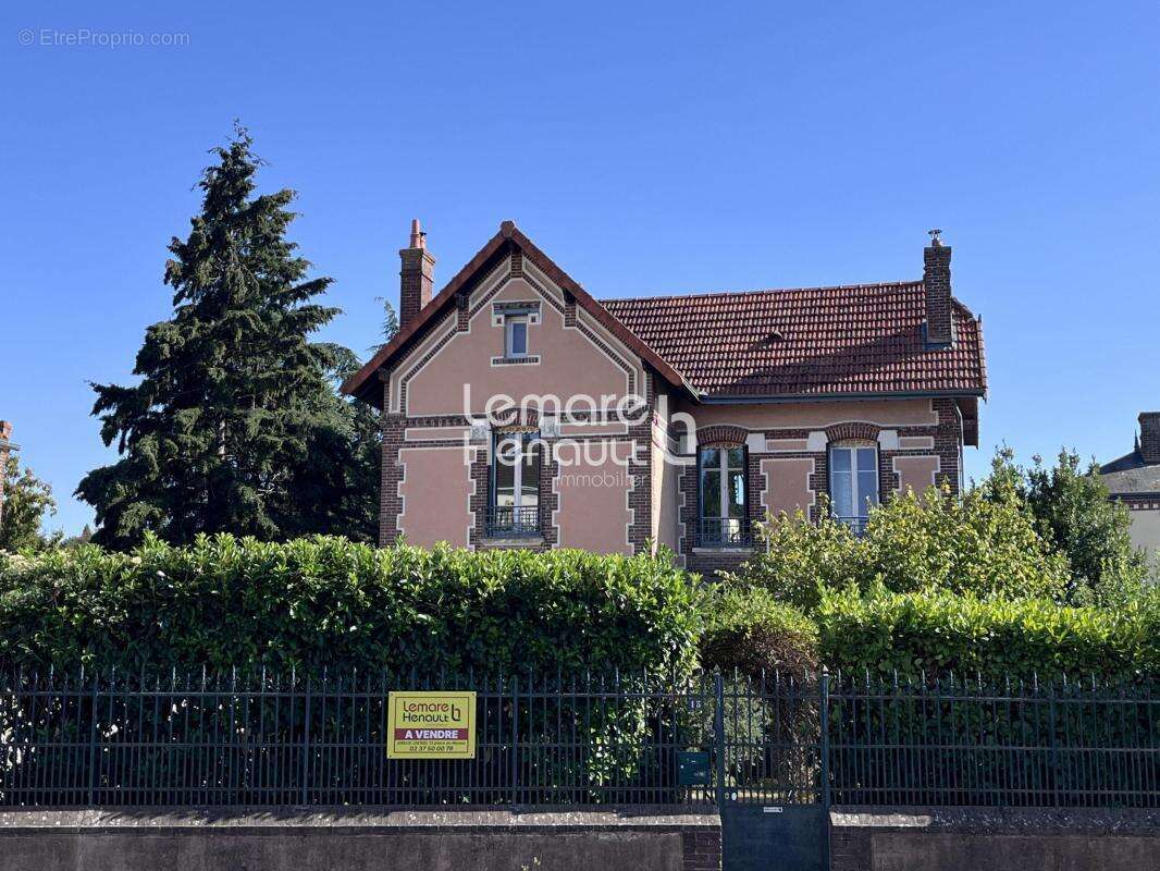 Très belle maison bourgeoise sur 600 m² de terrain clos-planté - photo 17