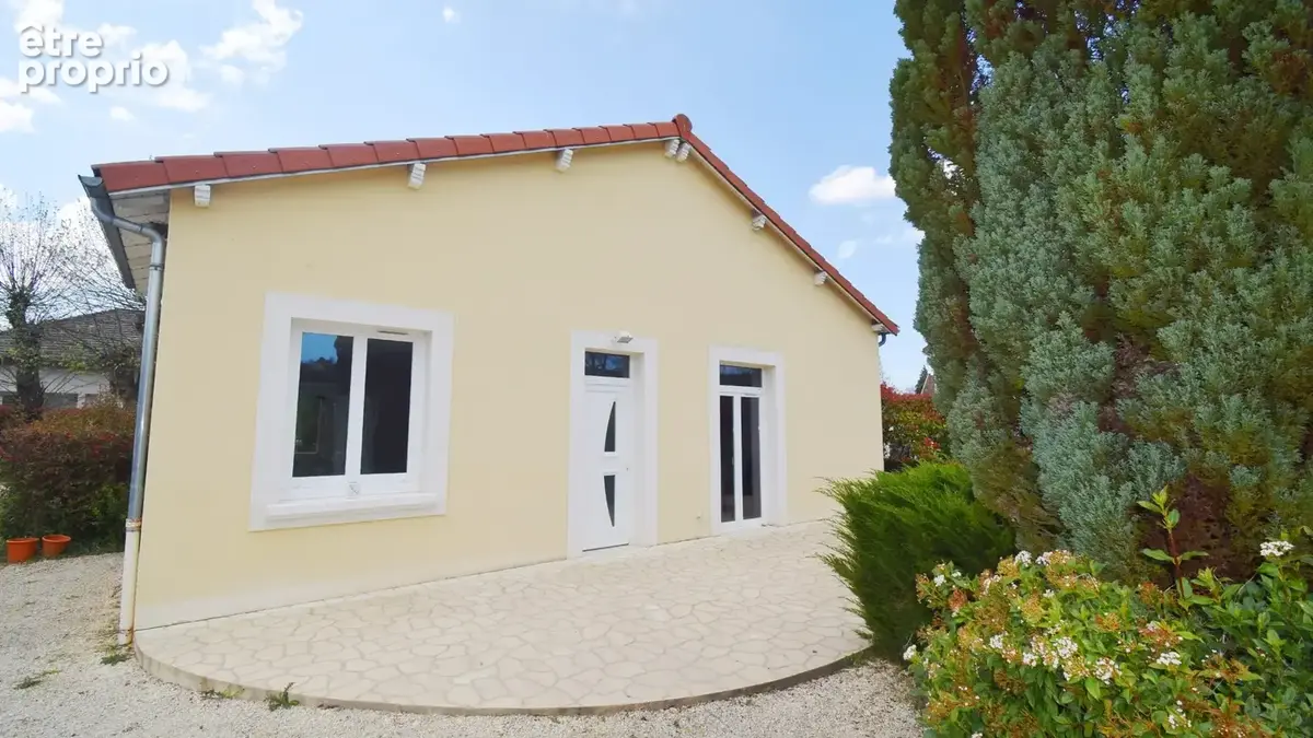 À VENDRE - Maison d'architecte avec piscine, dépendance aménagée et grange sur terrain arboré à 5 minutes de Vichy - photo 16