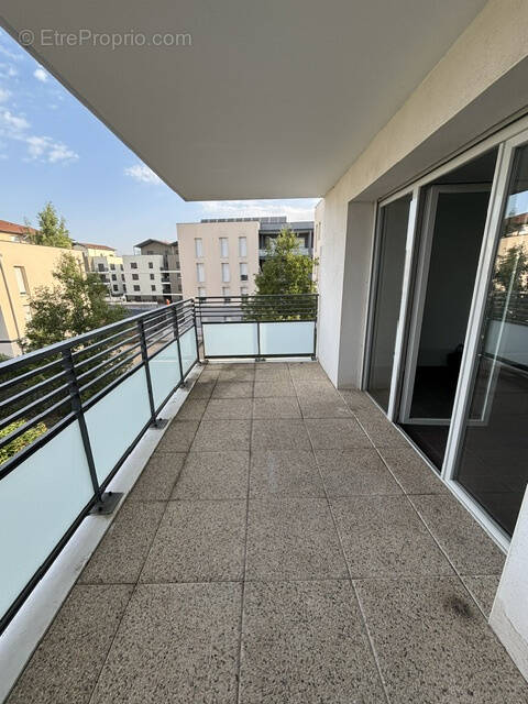 Appartement à MEYZIEU