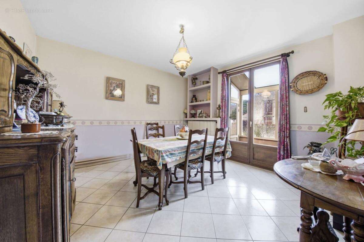 Maison à LES BORDES