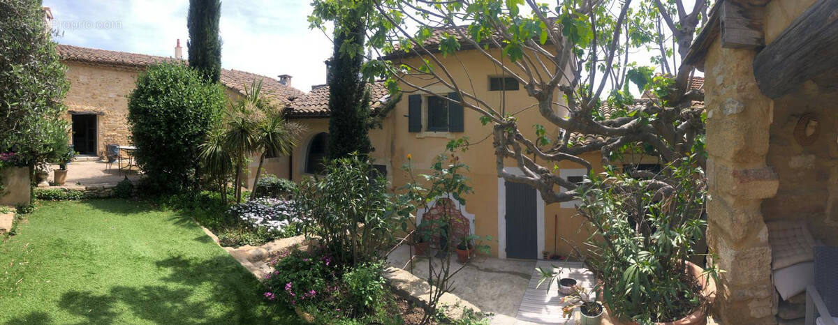 Maison à PUJAUT