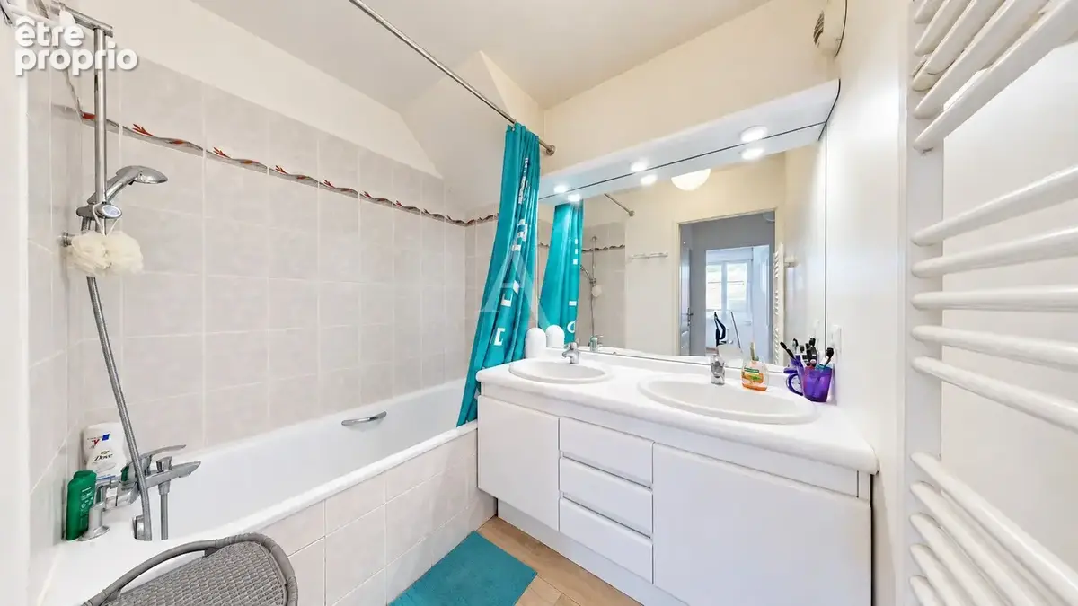 Appartement Vaureal  F5 en DUPLEX  au COEUR DE VILLE  de 75 m2 avec 43 m2 de terrasse et 2 places de parking en sous sol. - photo 11