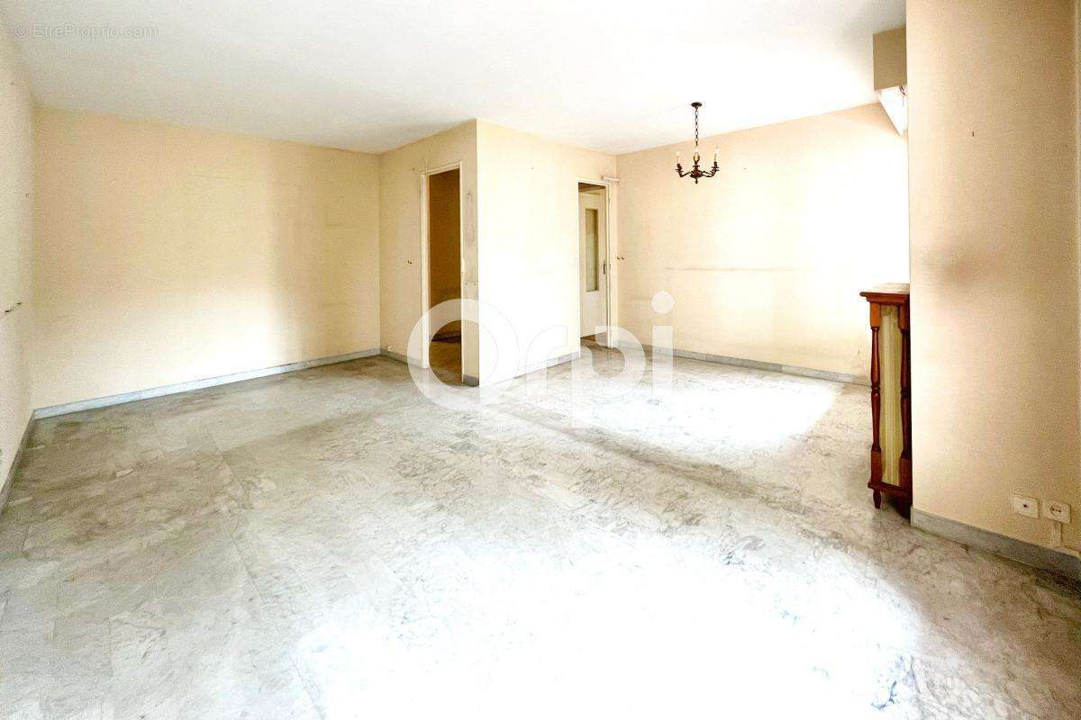 Appartement à MANDELIEU-LA-NAPOULE