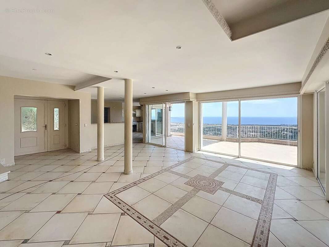 Maison à MANDELIEU-LA-NAPOULE