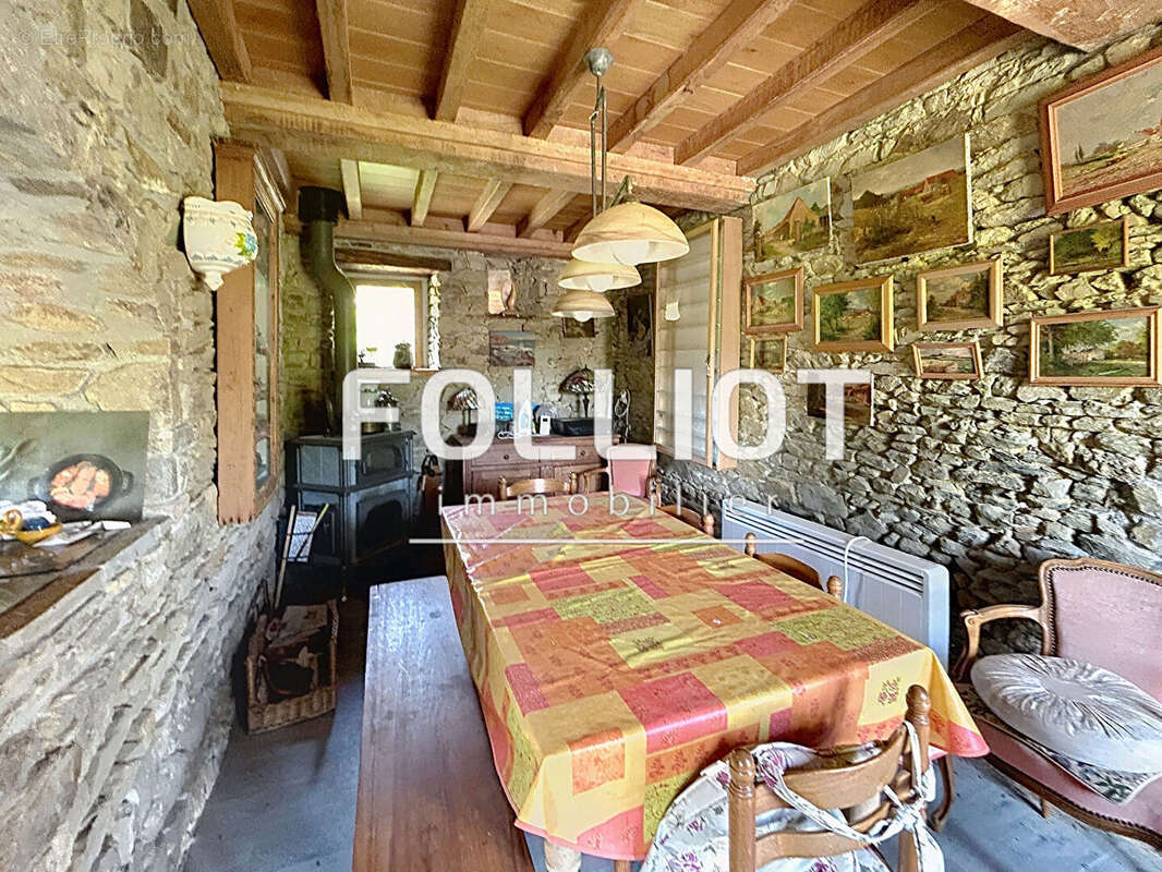 Charmante maison en pierre à vendre à Bacilly - 7 pièces, 110m² - photo 7