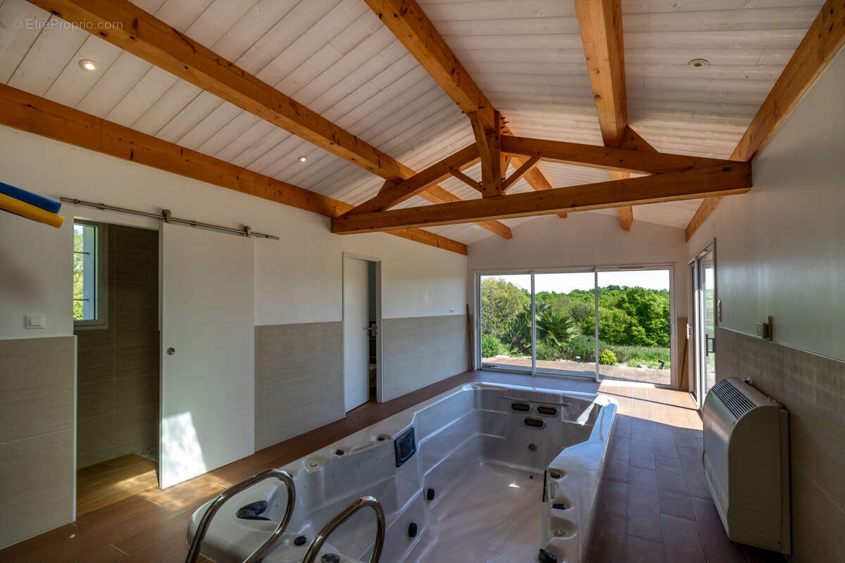 Maison à FONTCOUVERTE