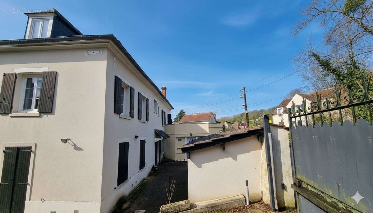 Appartement à PRESLES