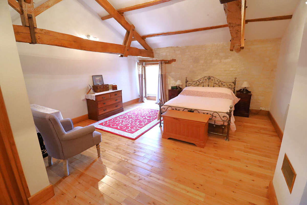 Maison de village rénovée  3 chambres avec salle d'eau privative  Village recherché - photo 3