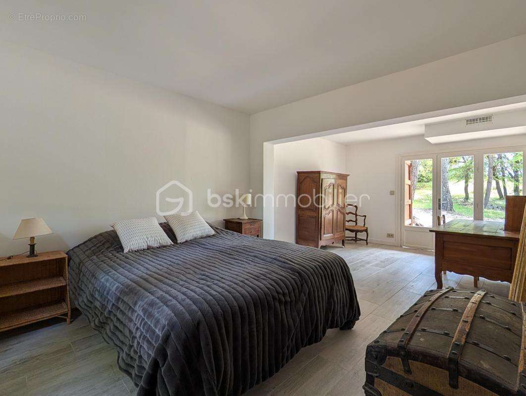 Villa à Prades-le-Lèz - Terrain de 1805 m² - photo 7