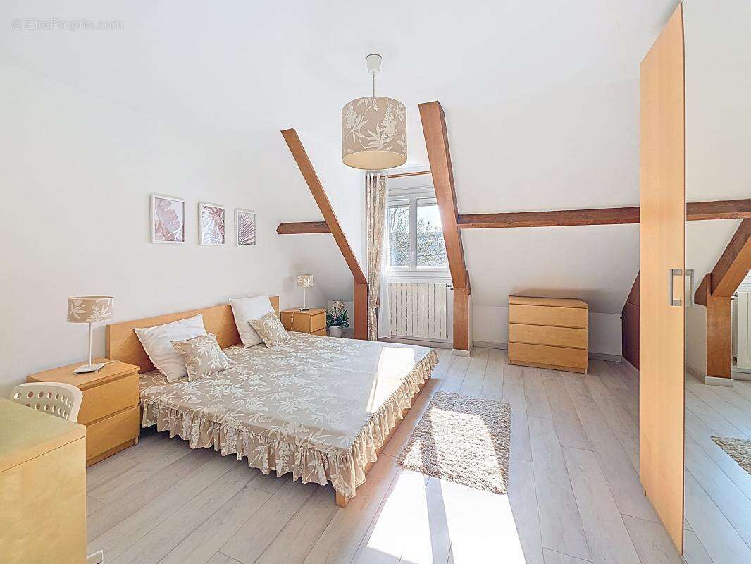 Maison à CHENNEVIERES-SUR-MARNE