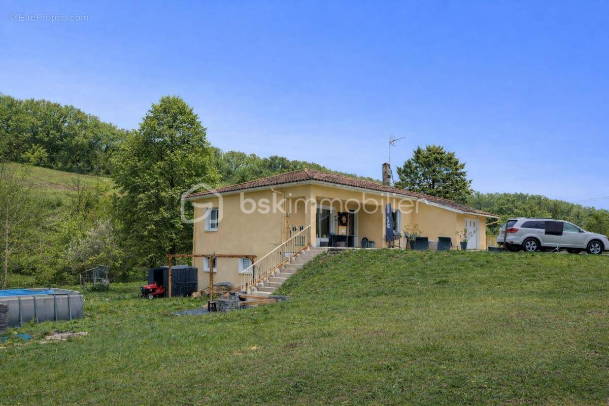 Maison à VIC-FEZENSAC