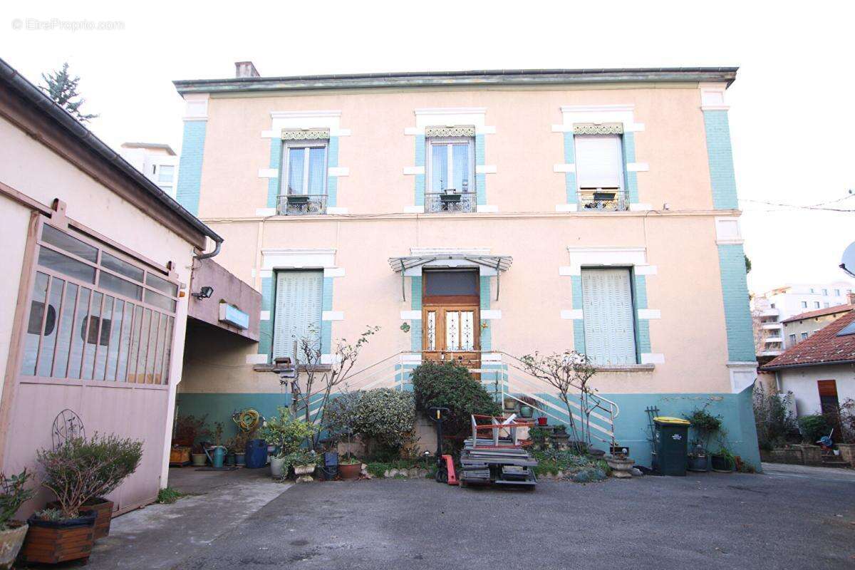 Maison à VILLEURBANNE