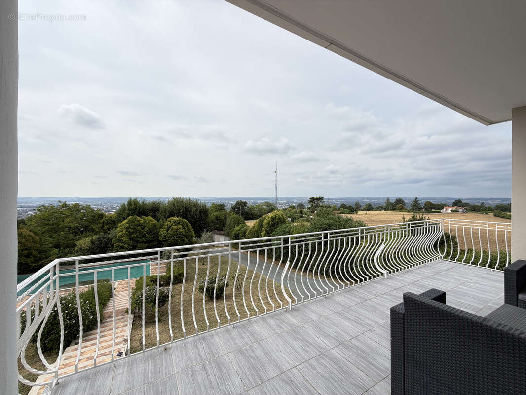 Agen - belle villa avec piscine et terrain - photo 13