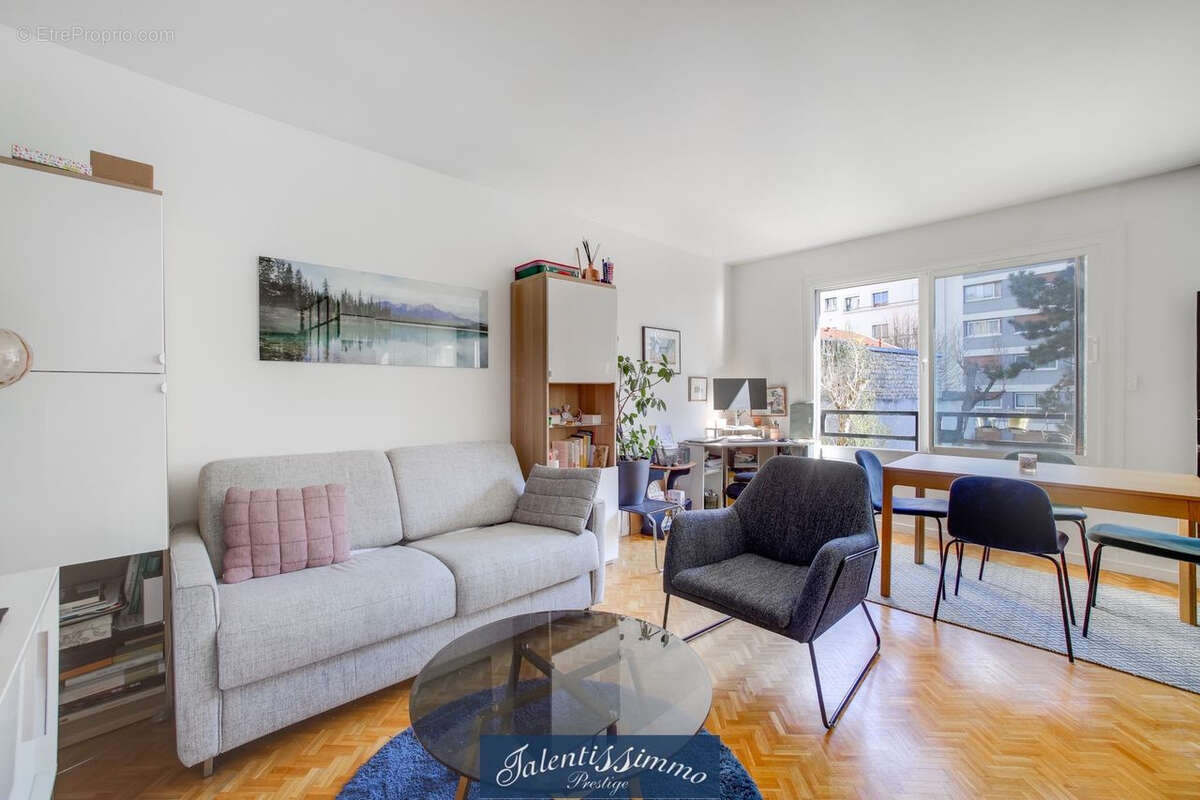 Appartement à PARIS-20E