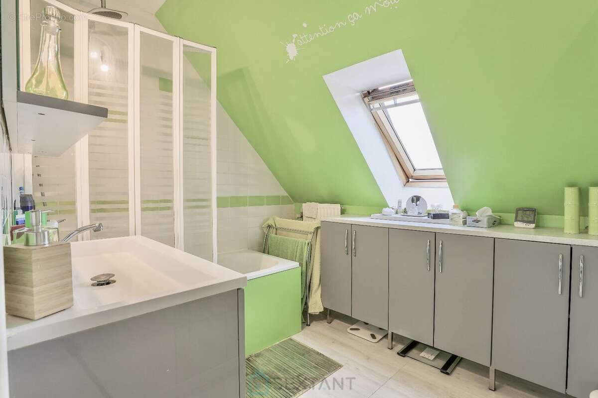 Maison semi individuelle pleine de charme sur secteur prisé et calme. - photo 6
