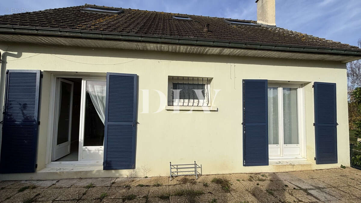 FACADE ARRIERE - Maison à SAINT-AGNAN