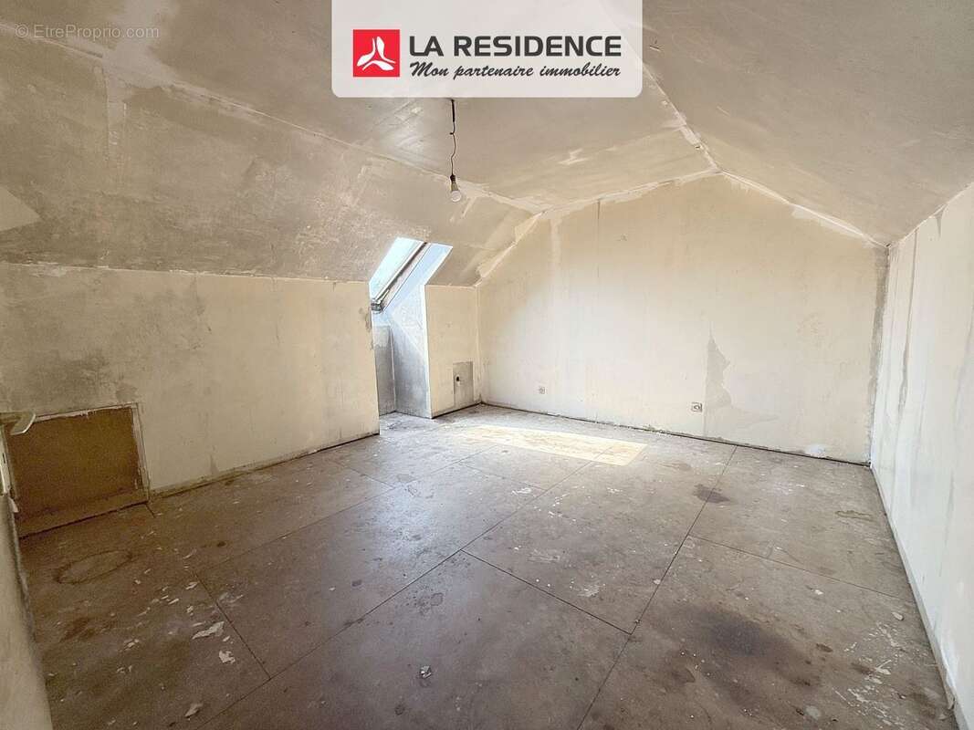 Maison 101 m² à La Verriere  - photo 7