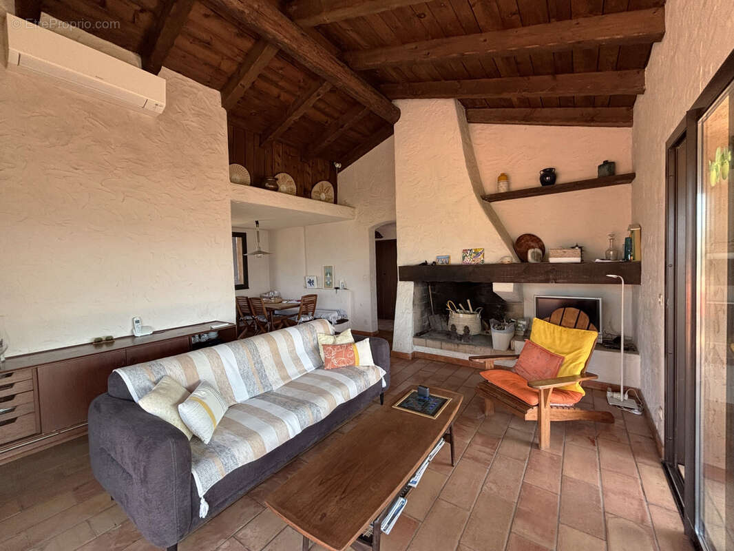 Villa avec vue mer panoramique édifiée sur un terrain de plus de 4150m2 avec piscine. - photo 5