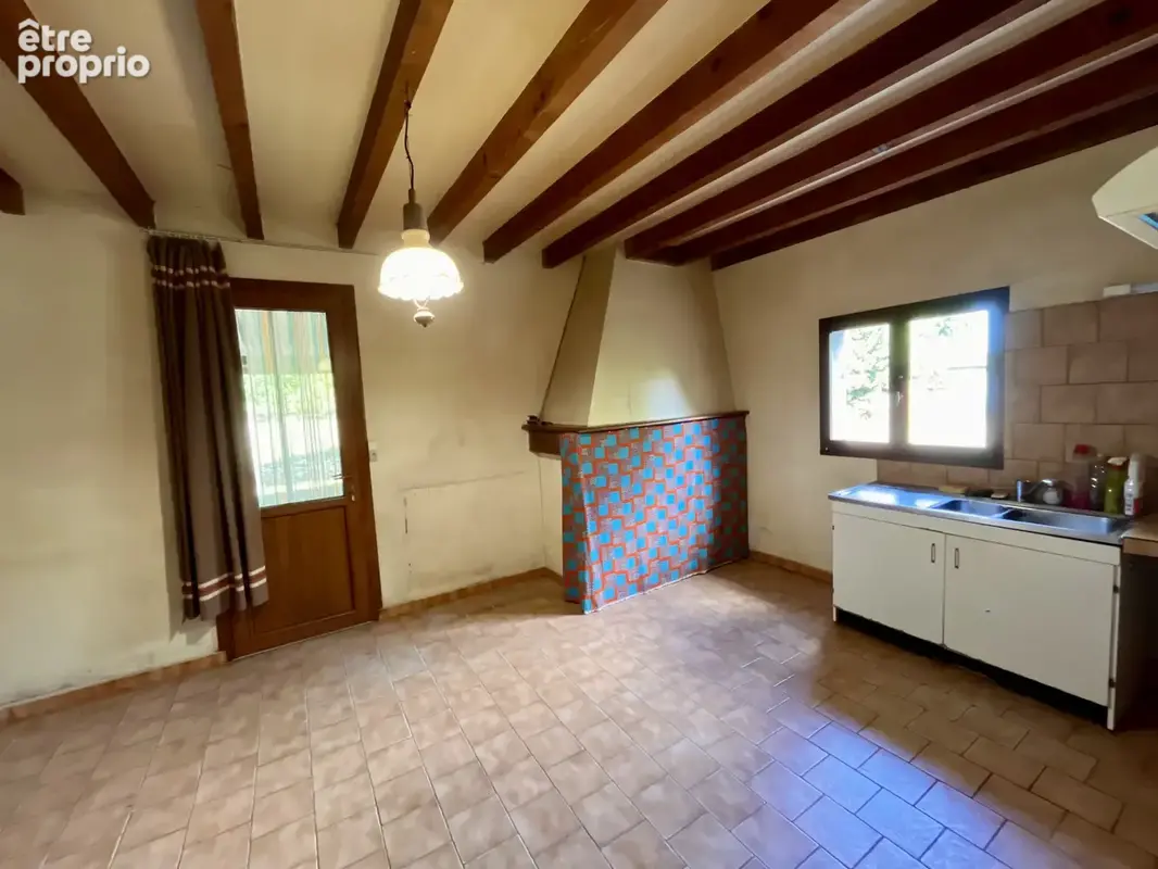 RAZES: Maison 6 pièces avec garages, ancienne cave et jardin - photo 6