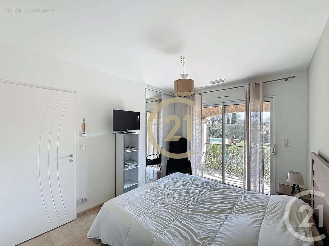 Maison 126 m² à Saint-Maximin  - photo 10