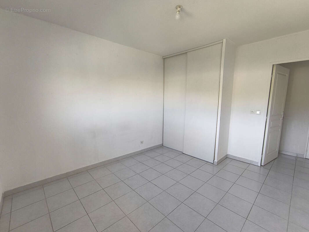 Appartement à GARONS