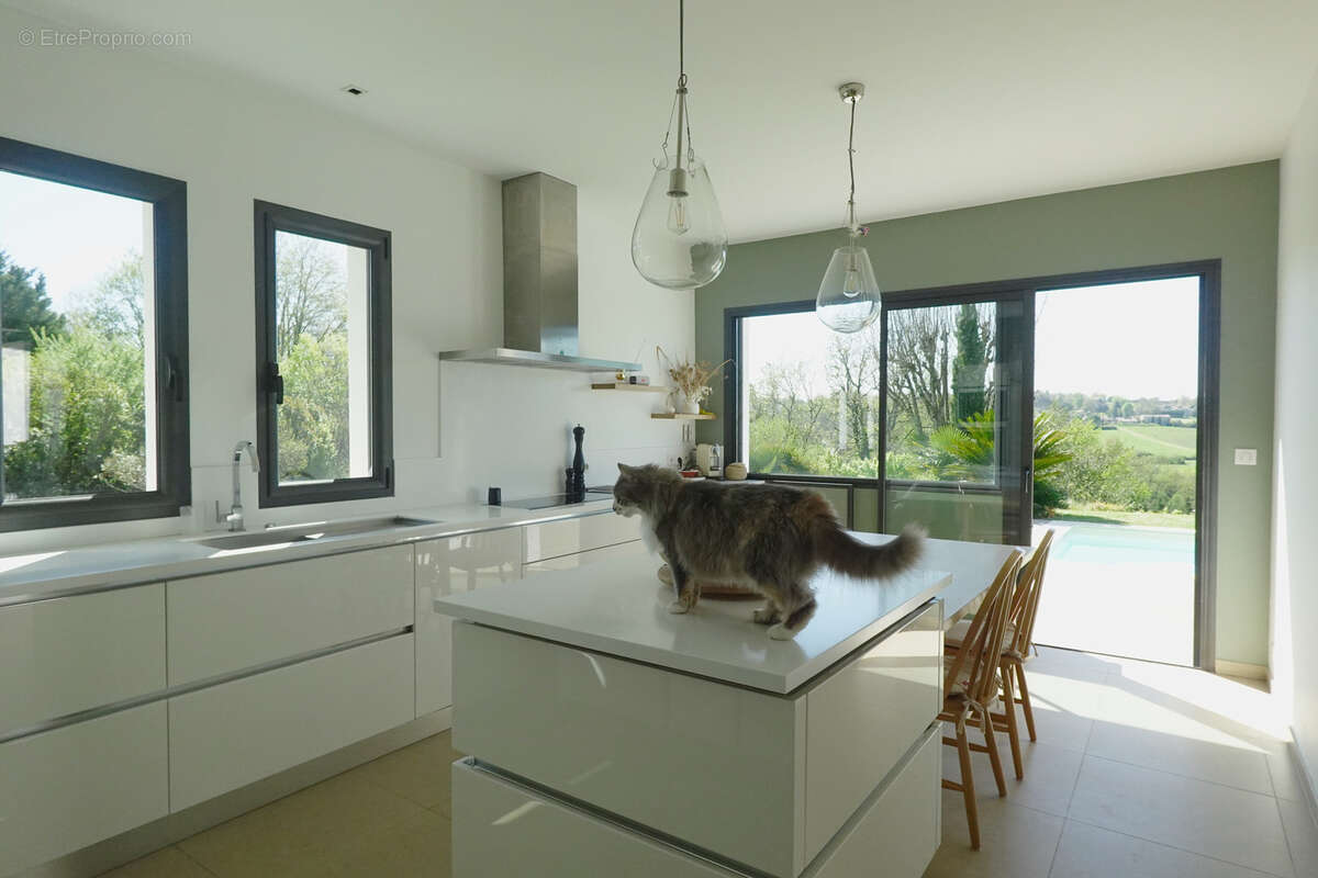 Maison à CAMBLANES-ET-MEYNAC