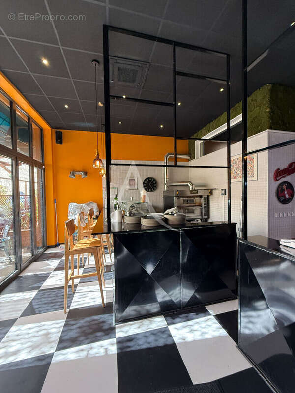 Commerce à VERRIERES-LE-BUISSON