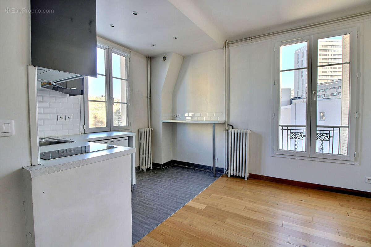 Appartement à PARIS-14E