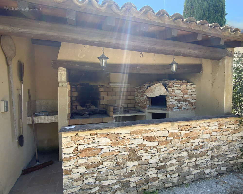 Charmante maison spacieuse avec terrain arboré et piscine. - photo 11
