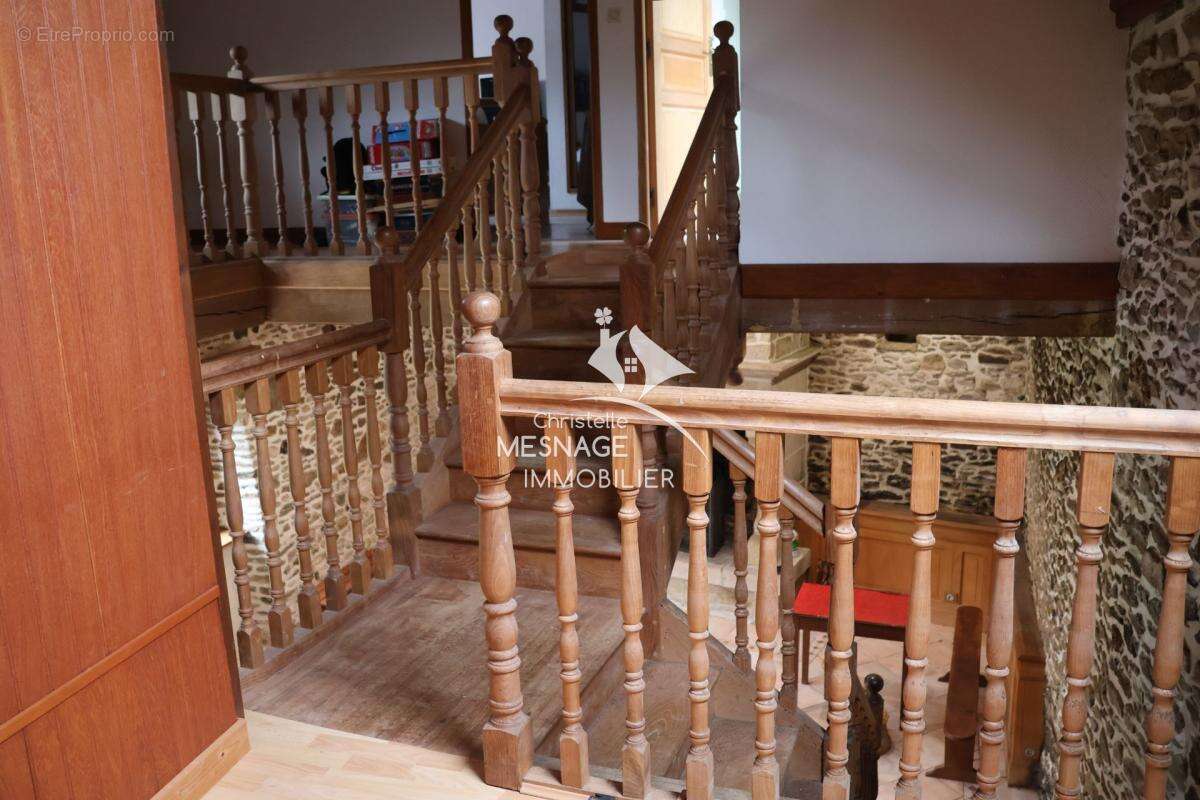 Maison à LANGROLAY-SUR-RANCE