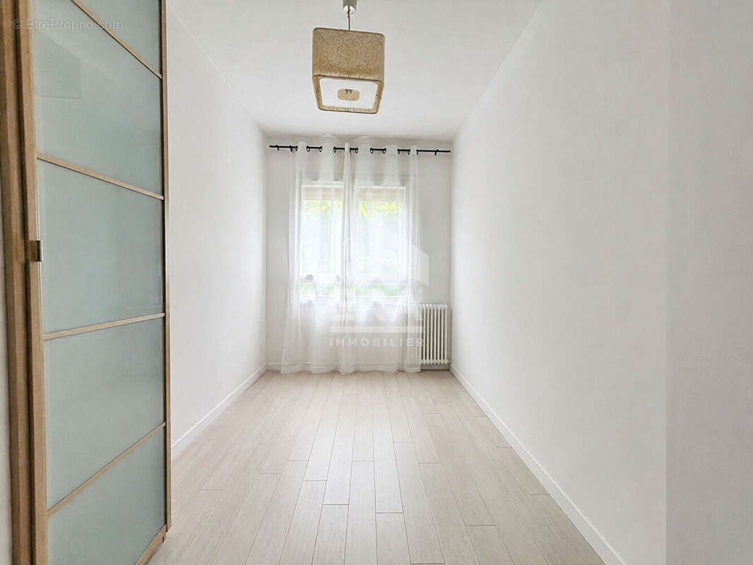 Appartement à SARTROUVILLE