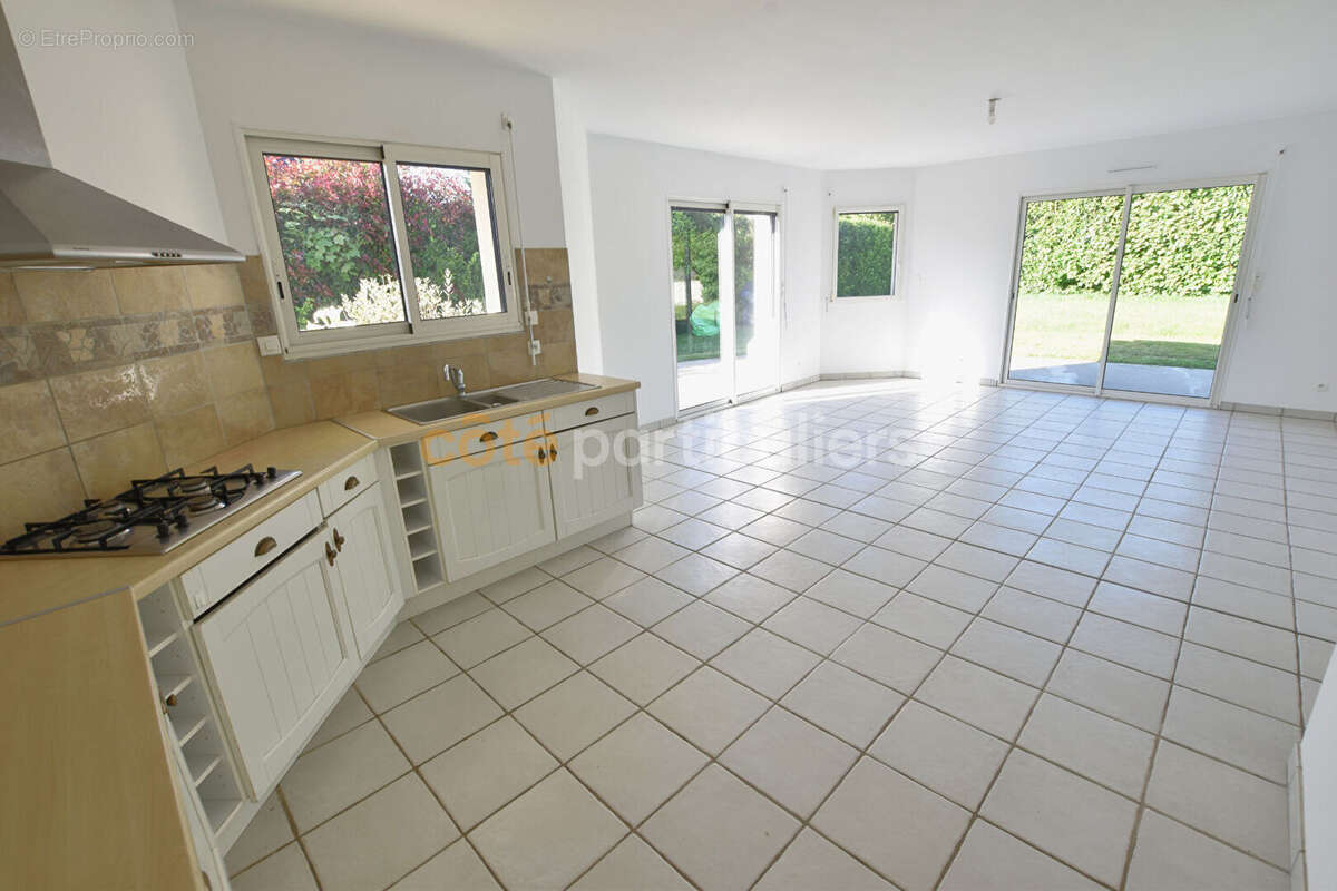 Maison à SAINT-THONAN