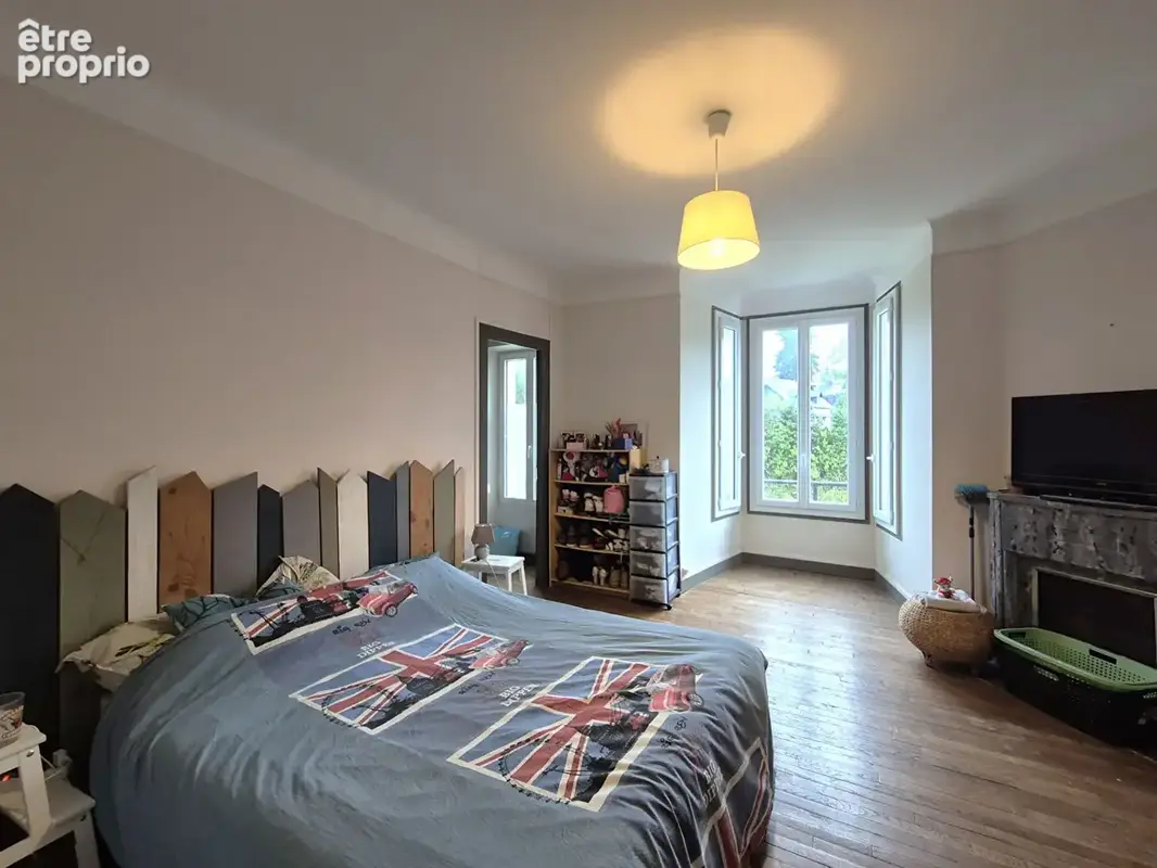 CORRÈZE. BUGEAT. Maison économe en énergie comprenant 4 chambres, un sous-sol et 2 petites dépendances, avec un terrain plat de  - photo 11